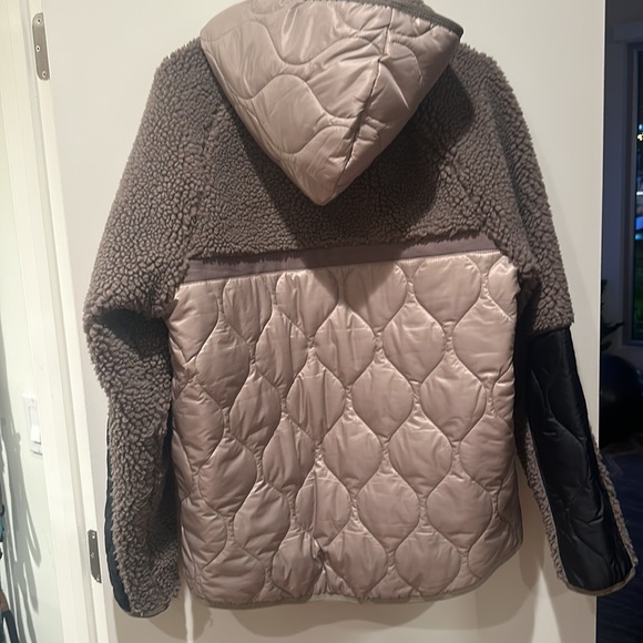 Nike jacket - Picture 2 of 4